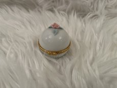 画像1: 特価□白磁□小物入れ　球タイプ(カラー)  　＊アウトレット品　｜　インスタグラム (1)