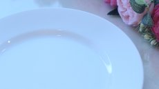 画像2: 特価品□白磁□２３cm  リムプレート　 アウトレット品（程度は良いです）　| 　インスタグラム (2)