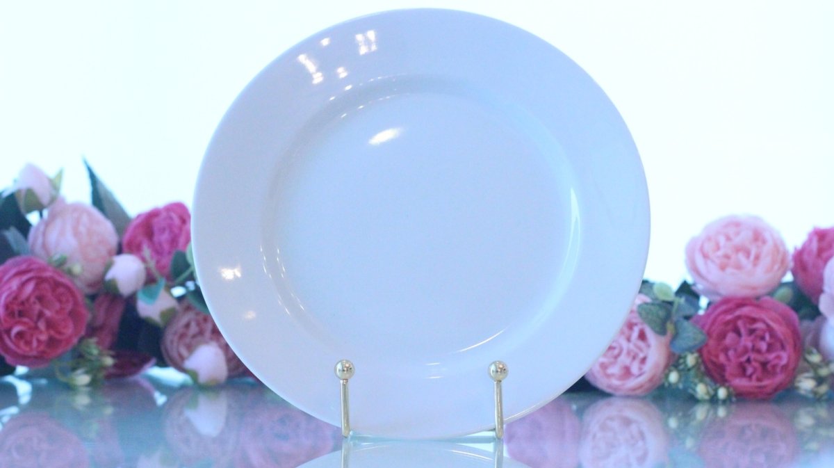 画像1: 特価品□白磁□２３cm  リムプレート　 アウトレット品（程度は良いです）　| 　インスタグラム (1)