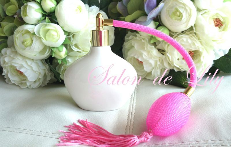 ☆ピンク かわいい三角型香水瓶☆ポーセラーツ白磁 パヒュームボトル - Salon de Lily